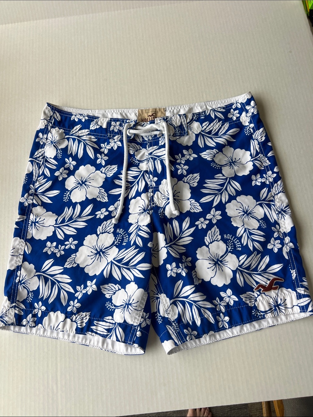 Hollister Men's Royal Blue Hawaiian Floral Board Shorts Size XL